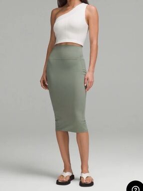 NWT Lululemon Nulu Slim-Fit High-Rise Skirt - Size 10